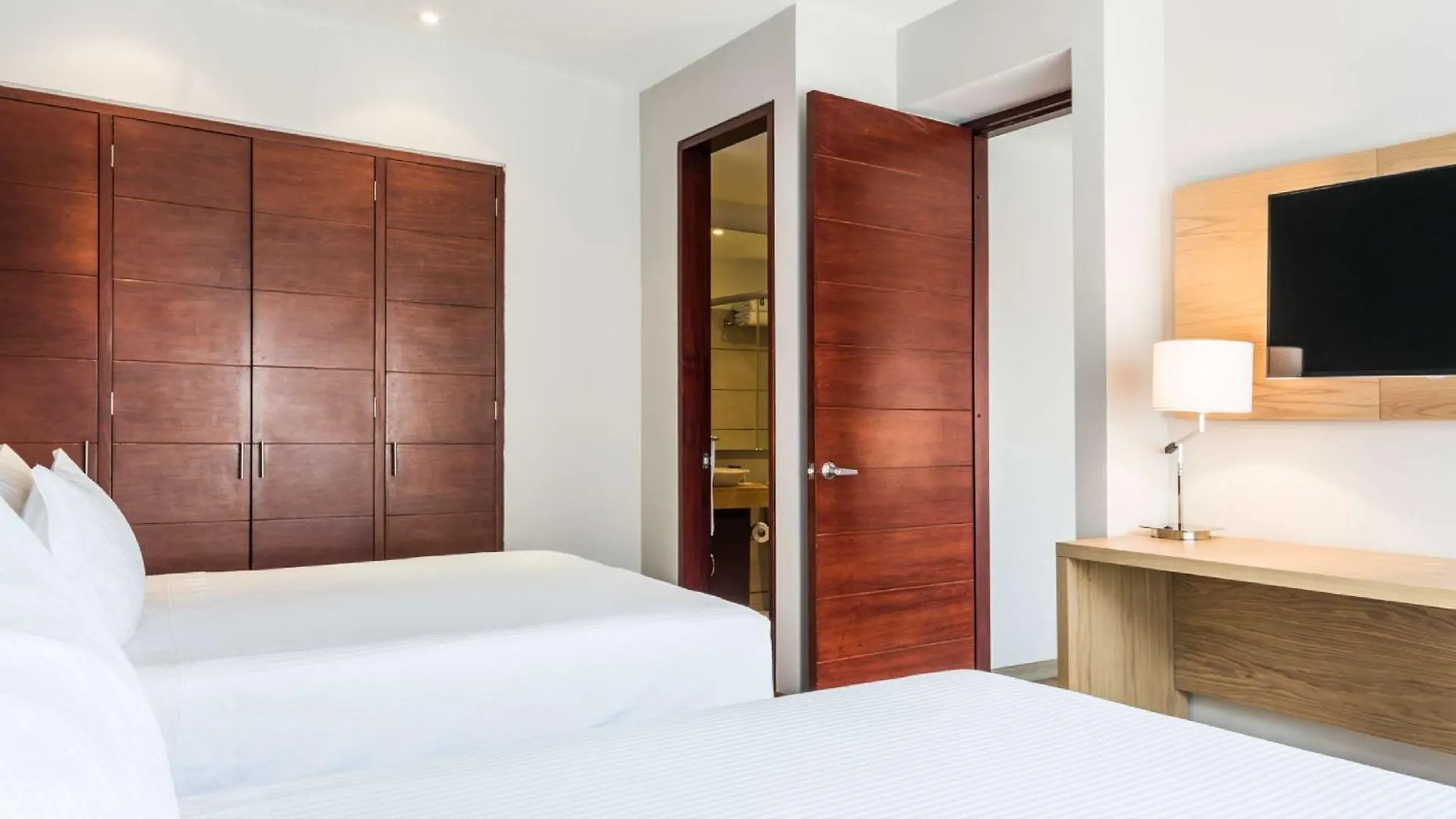 Cosmos 100 Hotel & Centro De Convenciones - Hoteles Cosmos بوغوتا